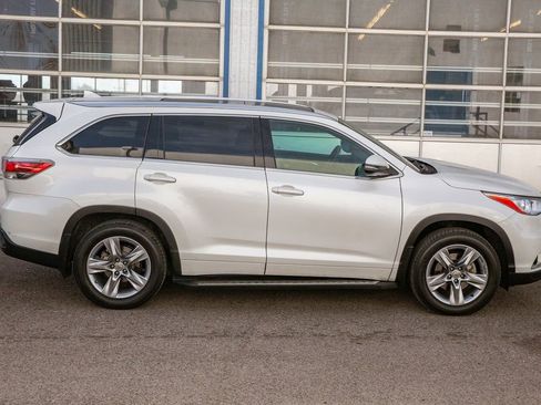 Used 2015 Toyota Highlander Limited Platinum image 4