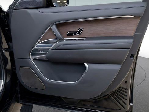 Used 2025 Land Rover Range Rover Long Wheelbase Autobiography image 33