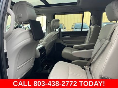 Used 2023 Jeep Wagoneer Series III w/ Premium Group I AWD/4WD image 12