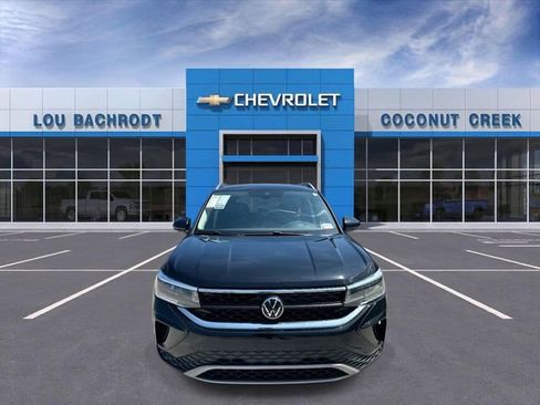 Used 2024 Volkswagen Taos SE FWD image 3