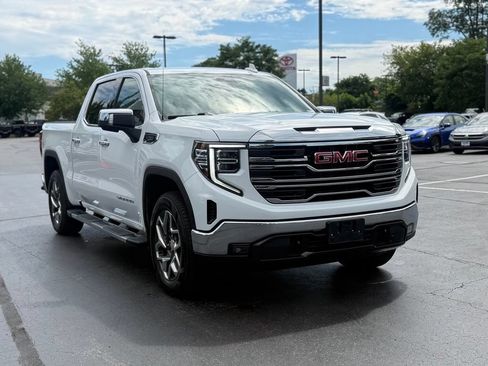 Used 2023 GMC Sierra 1500 SLT w/ SLT Premium Package AWD/4WD image 11