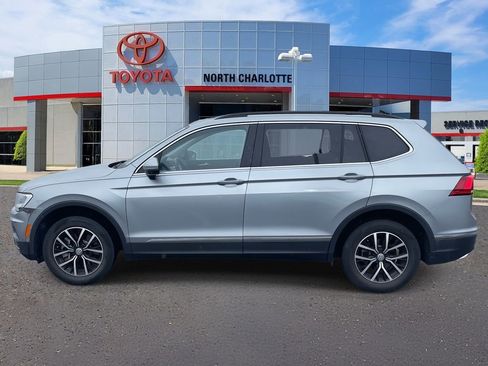 Used 2021 Volkswagen Tiguan SE w/ Panoramic Sunroof Package image 7