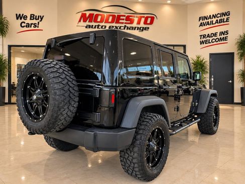 Used 2014 Jeep Wrangler Unlimited Rubicon w/ Connectivity Group AWD/4WD image 3