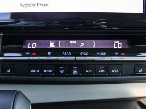 Used 2024 Toyota Sienna XLE image 24