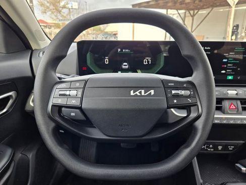 Used 2025 Kia K4 LXS image 20