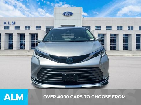 Used 2021 Toyota Sienna Limited FWD image 2