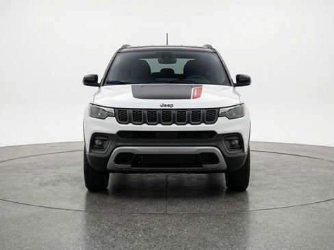 Used 2025 Jeep Compass Trailhawk AWD/4WD image 2