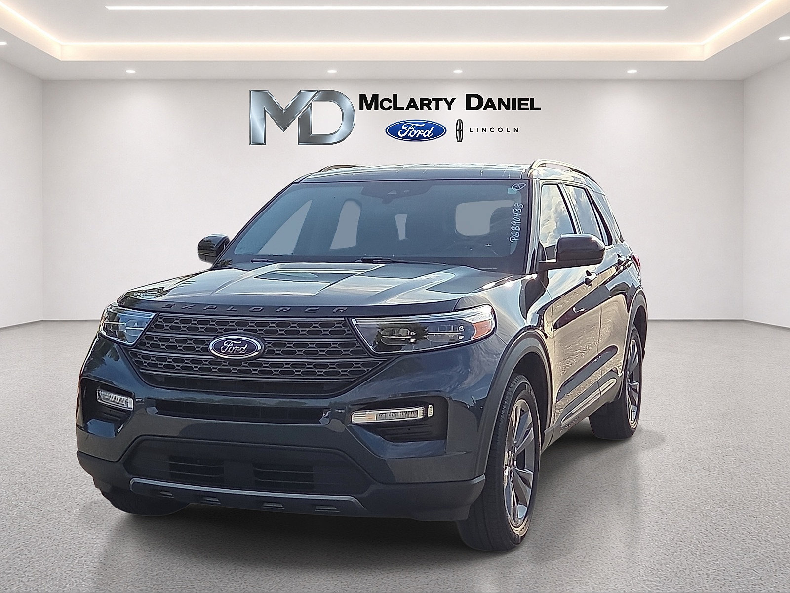 Used 2023 Ford Explorer XLT w/ Equipment Group 202A AWD/4WD image 2
