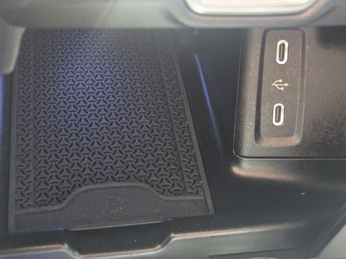 Certified 2025 Mercedes-Benz GLC 300 4MATIC image 18