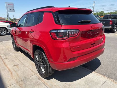 Used 2023 Jeep Compass Limited AWD/4WD image 2