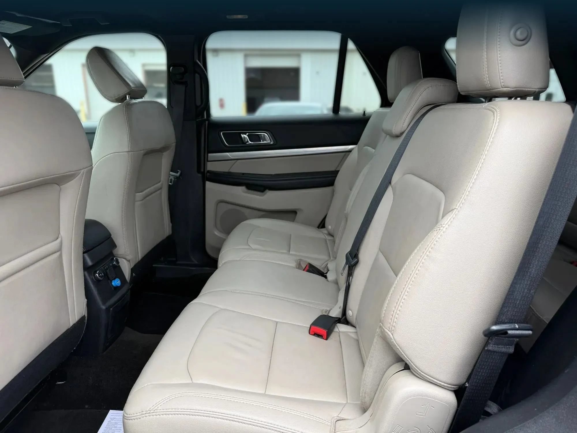 Used 2018 Ford Explorer XLT w/ Equipment Group 202A AWD/4WD image 21
