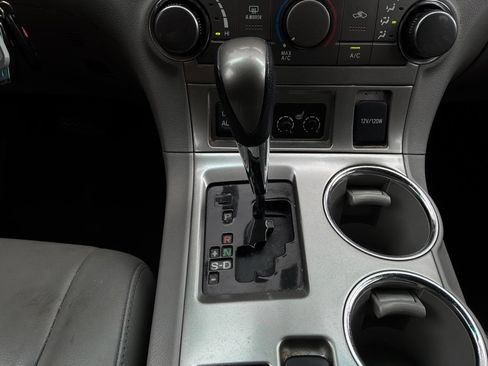 Used 2012 Toyota Highlander SE FWD image 26