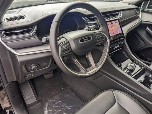 New 2025 Jeep Grand Cherokee Limited image 8