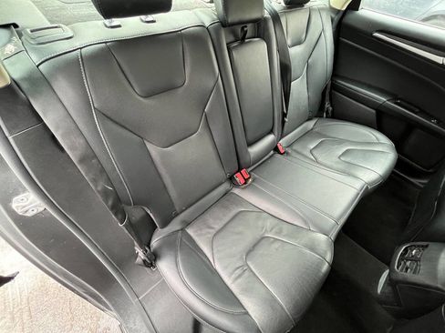 Used 2019 Ford Fusion Energi Titanium FWD image 11
