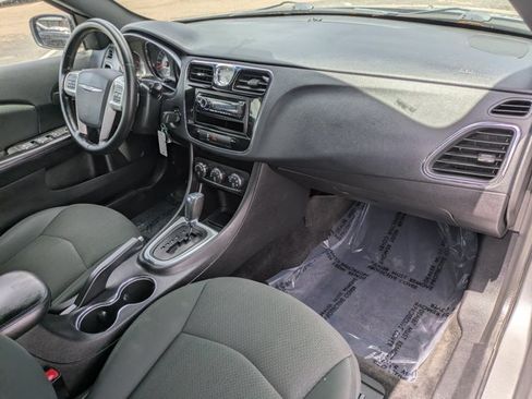 Used 2012 Chrysler 200 Touring FWD image 19
