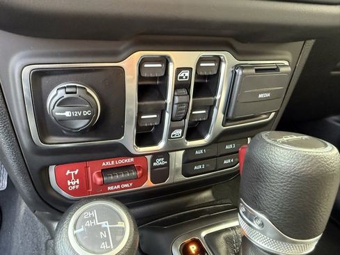 New 2025 Jeep Gladiator Mojave w/ Convenience Group image 21