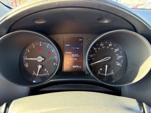 Used 2019 Toyota C-HR XLE image 16