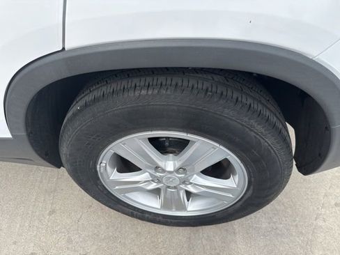 Used 2020 Chevrolet Trax LT image 8