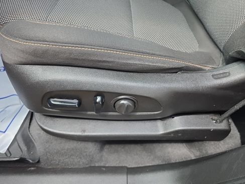 Used 2018 Chevrolet Traverse LT FWD image 17