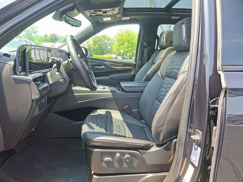 Used 2024 Cadillac Escalade ESV Sport Platinum AWD/4WD image 16