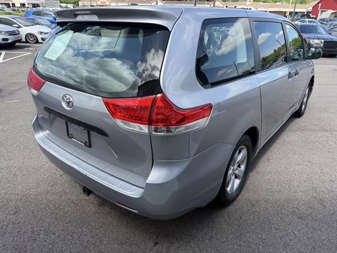 Used 2011 Toyota Sienna FWD image 7