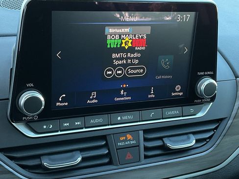 Used 2025 Nissan Altima 2.5 SV image 30