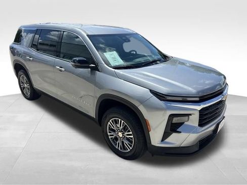 Used 2024 Chevrolet Traverse LS AWD/4WD image 9