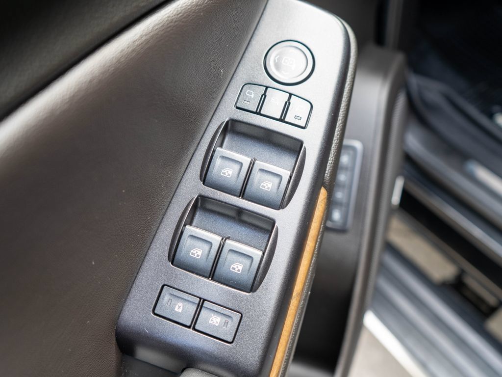 Used 2018 GMC Yukon Denali w/ Denali Ultimate Black Edition AWD/4WD image 21