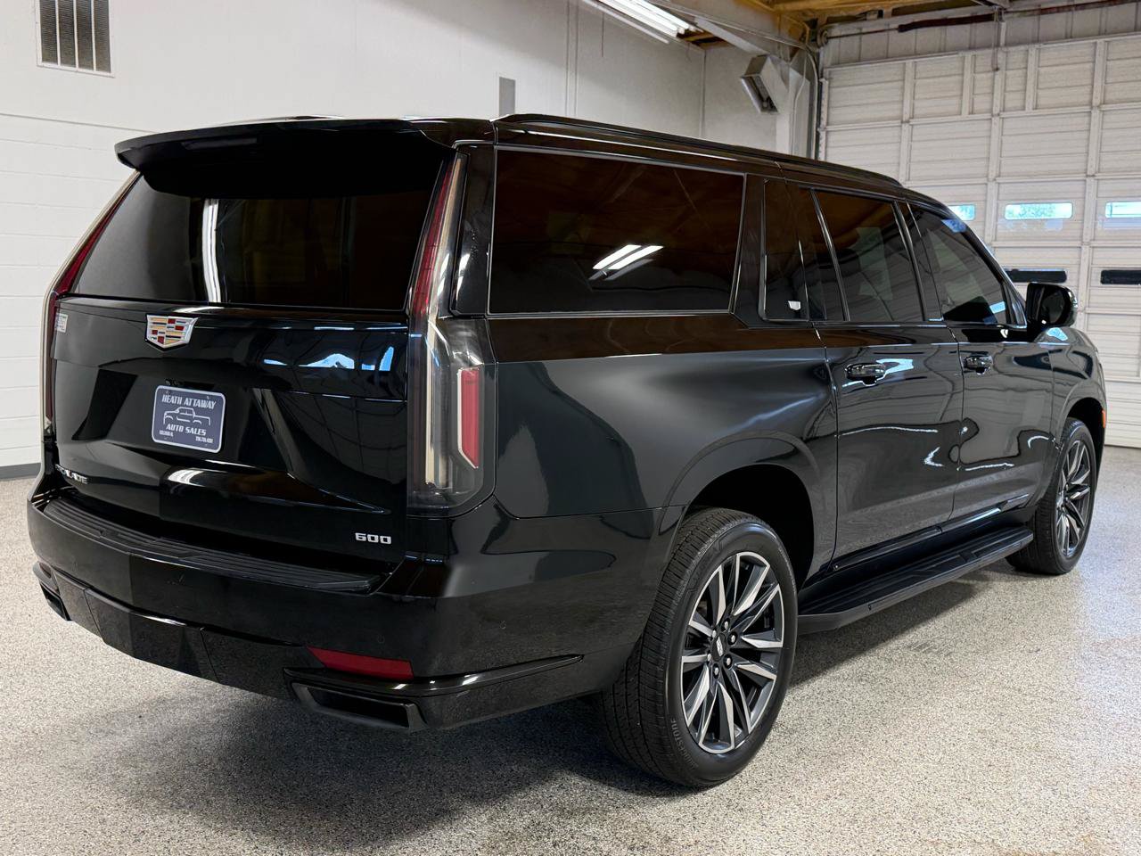 Used 2023 Cadillac Escalade ESV Sport AWD/4WD image 4