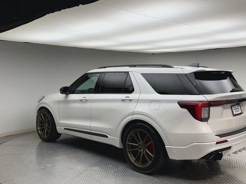 Used 2025 Ford Explorer ST AWD/4WD image 4