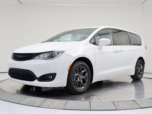 Used 2020 Chrysler Pacifica Touring w/ S Appearance Package image 1