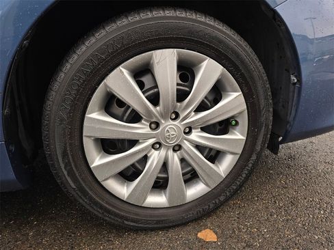 Used 2013 Toyota Corolla LE image 9