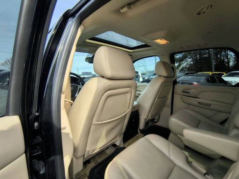 Used 2007 Cadillac Escalade AWD w/ Information Package image 12