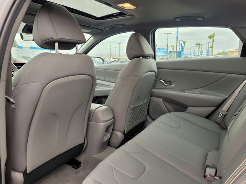 Used 2025 Hyundai Elantra SEL image 13