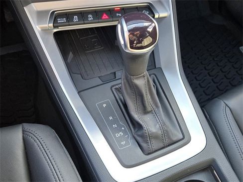 Used 2024 Audi Q3 2.0T Premium w/ Convenience Package image 25