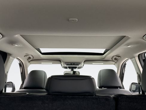 Used 2022 Nissan Rogue SV w/ SV Premium Package image 17