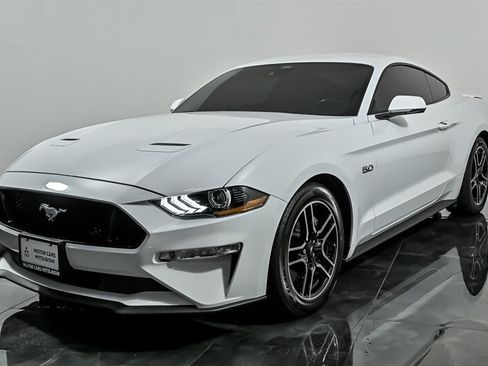 Used 2021 Ford Mustang GT Premium w/ Equipment Group 401A RWD image 5