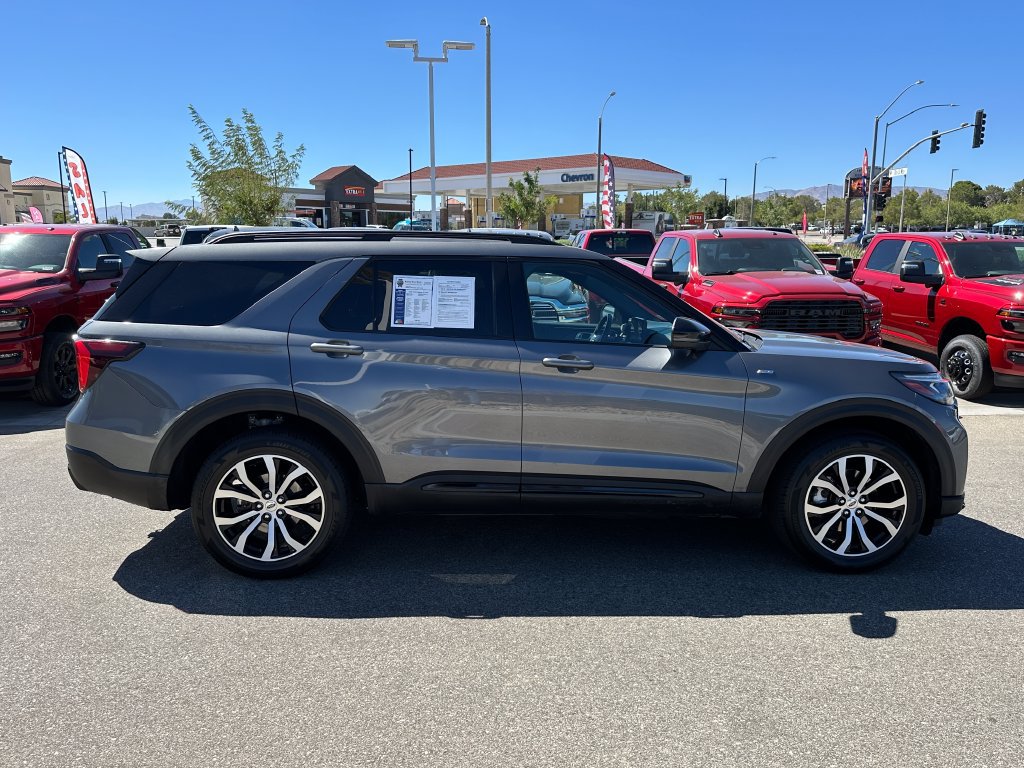 Used 2025 Ford Explorer ST-Line AWD/4WD image 9