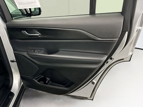 Used 2023 Jeep Grand Cherokee L Laredo image 32