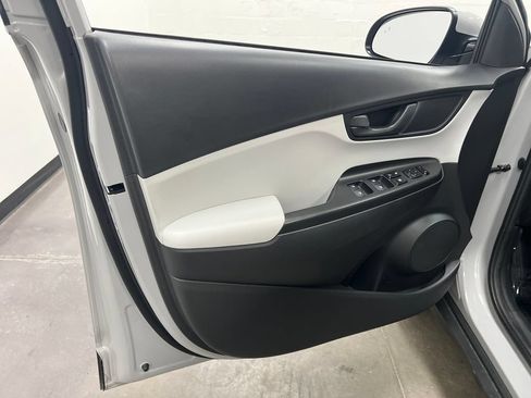 Used 2022 Hyundai Kona SEL AWD/4WD image 11