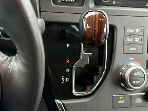 Used 2019 Toyota Sienna Limited Premium image 45