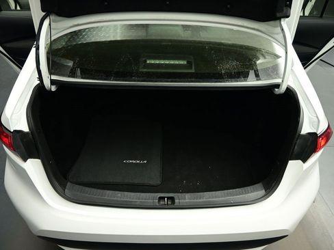 Used 2020 Toyota Corolla LE image 36