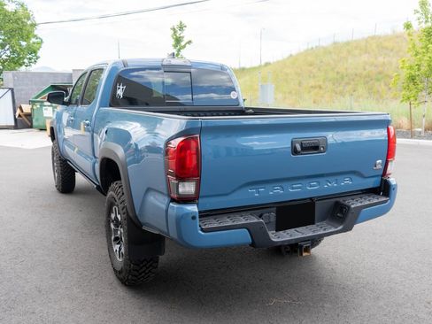 Used 2019 Toyota Tacoma TRD Off-Road w/ Technology Package AWD/4WD image 5