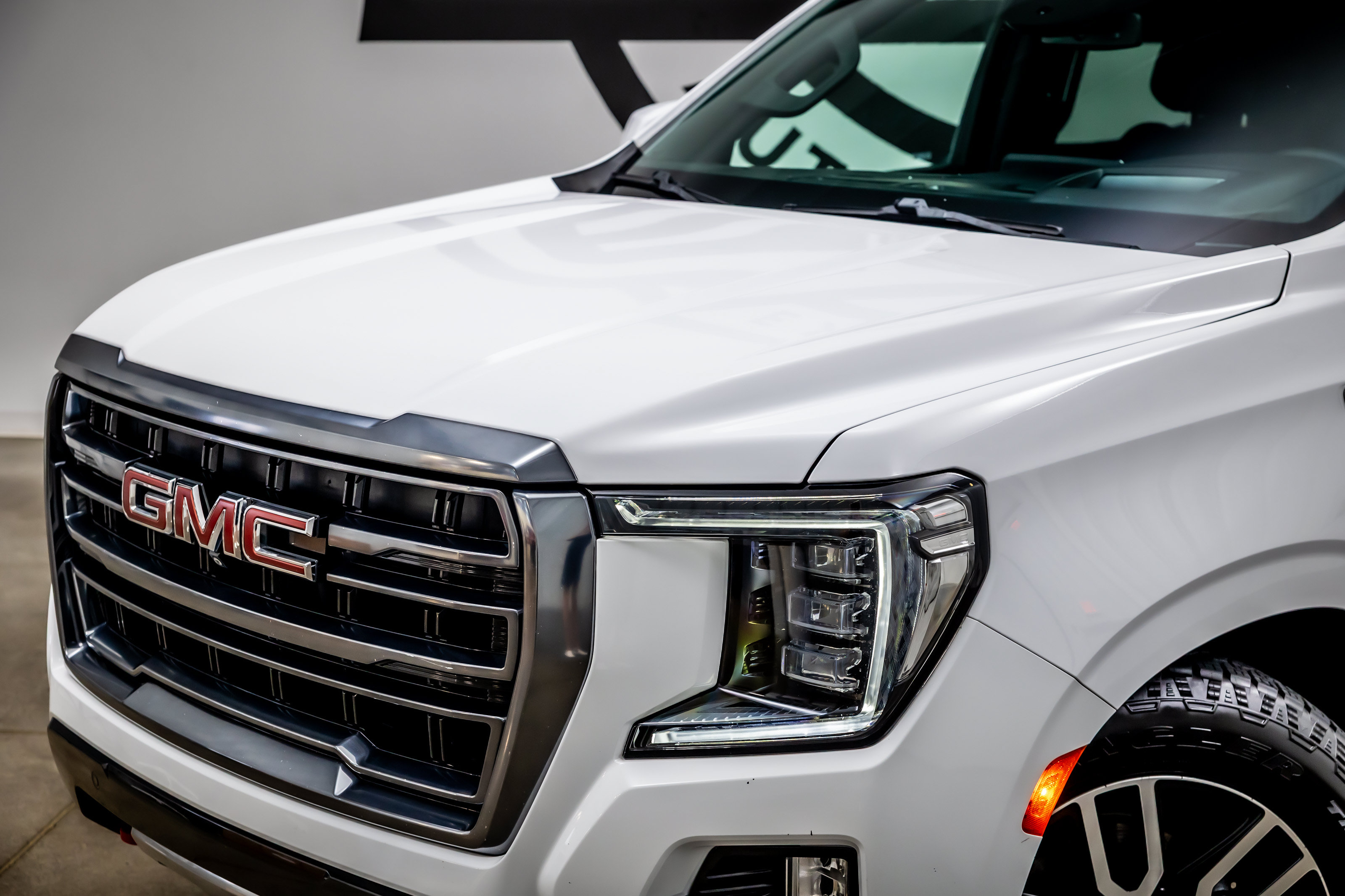 Used 2023 GMC Yukon XL AT4 w/ AT4 Premium Plus Package AWD/4WD image 23