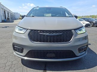 Used 2025 Chrysler Pacifica Limited FWD video 2