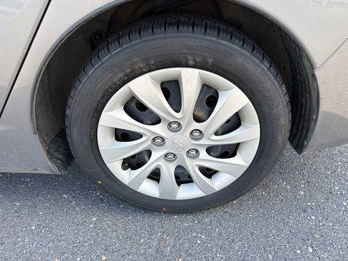 Used 2013 Hyundai Elantra GLS FWD image 12
