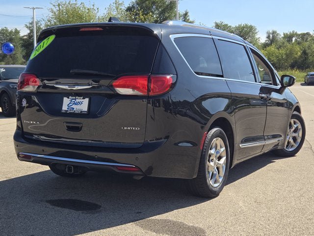 Used 2017 Chrysler Pacifica Limited FWD image 13