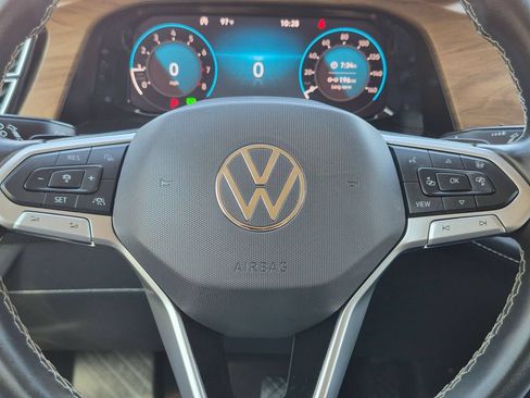 Used 2025 Volkswagen Atlas SE FWD image 23