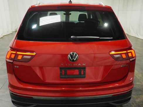 Certified 2024 Volkswagen Tiguan SE w/ Panoramic Sunroof Package AWD/4WD image 4