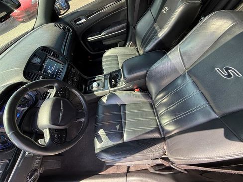 Used 2018 Chrysler 300 S w/ 300S Premium Group RWD image 12